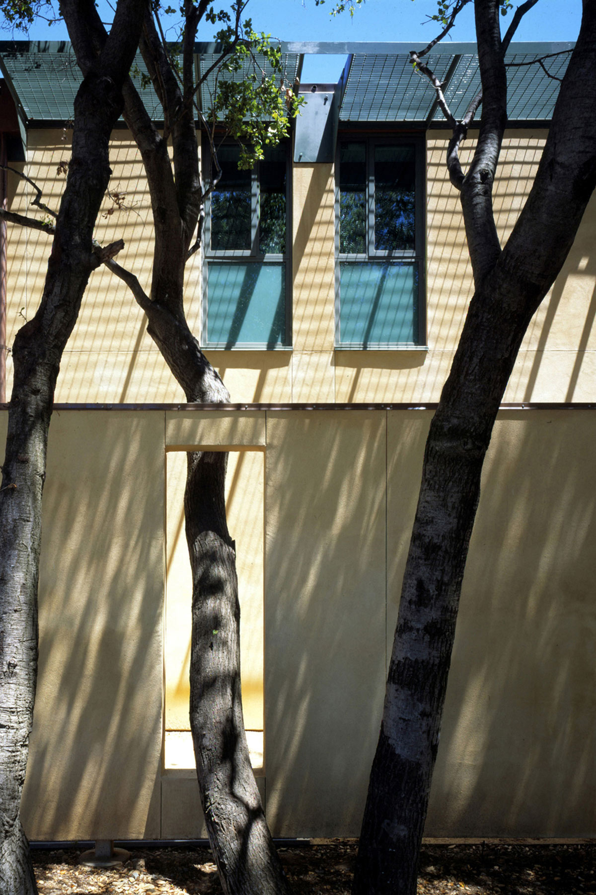 This annex building at the Stanford University campus in the Bay Area houses a unique, interdisciplinary product development program for the Business and Engineering schools.