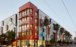 The Nancy and Stephen Grand Family House is a LEED Platinum certified home that provides a comforting, supportive, and sustainably healthy environment for families whose children are being treated at the nearby UC San Francisco Benioff Children’s Hospital.