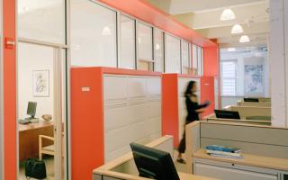 As one of the nation’s most influential environmental action organizations, the Natural Resource’s Defense Council’s offices in San Francisco were designed to promote sustainable goals; the energy-efficient, environmentally responsible workplaces are certified LEED Gold.